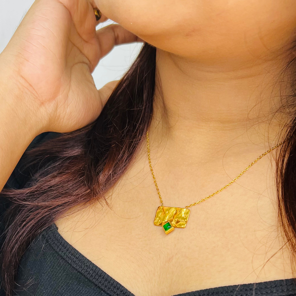 Emerald Glow Necklace 💚✨