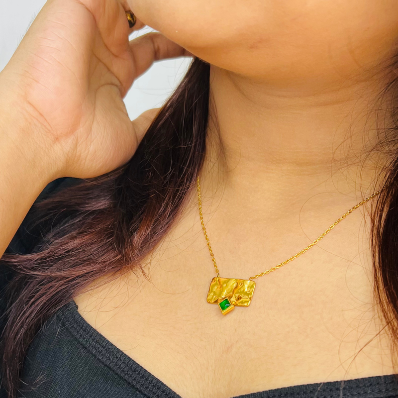 Emerald Glow Necklace 💚✨