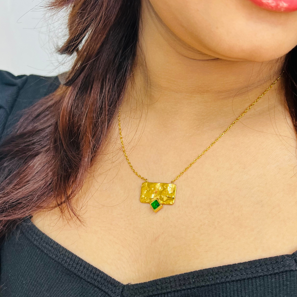 Emerald Glow Necklace 💚✨
