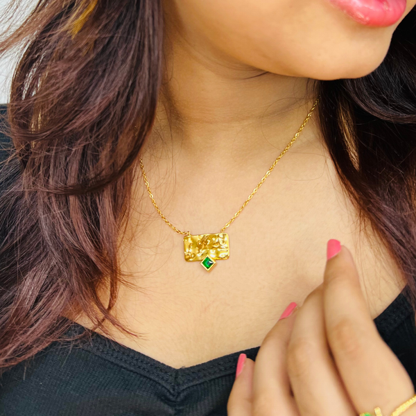 Emerald Glow Necklace 💚✨
