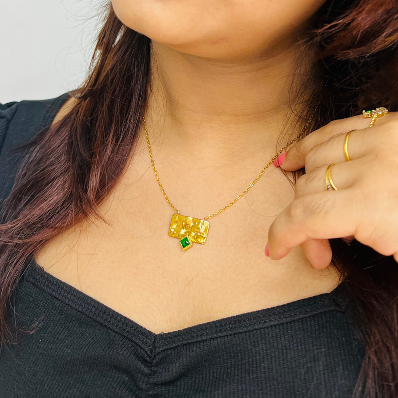 Emerald Glow Necklace 💚✨